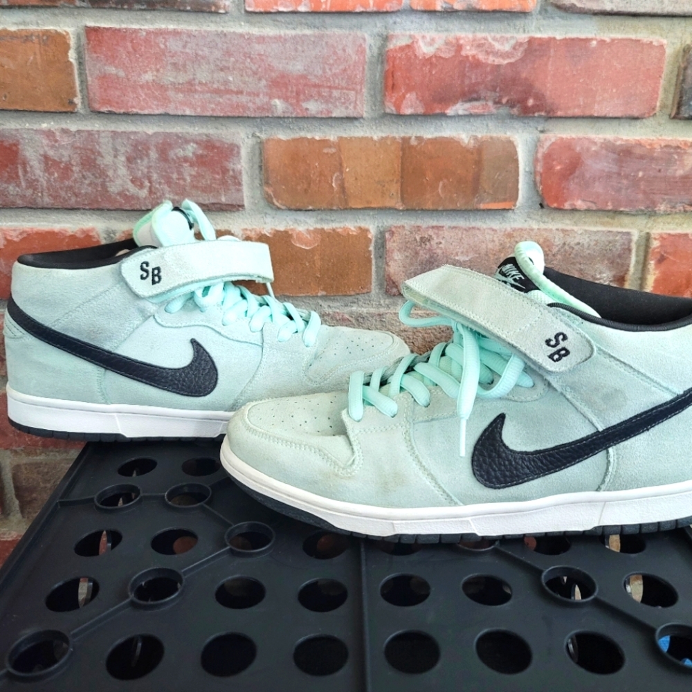 Nike SB Dunks Mid